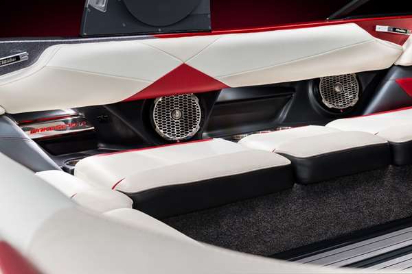 2016-23LSV_studio_wake-view-down_lowres