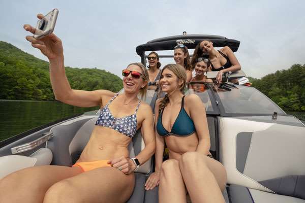 2019_Malibu_20VTX_Group_Photo