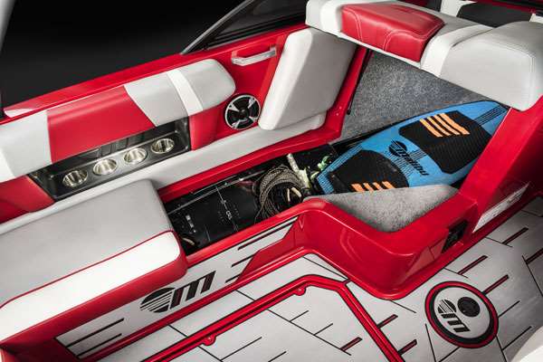 2019_Malibu_21MLX_Portside_Storagge