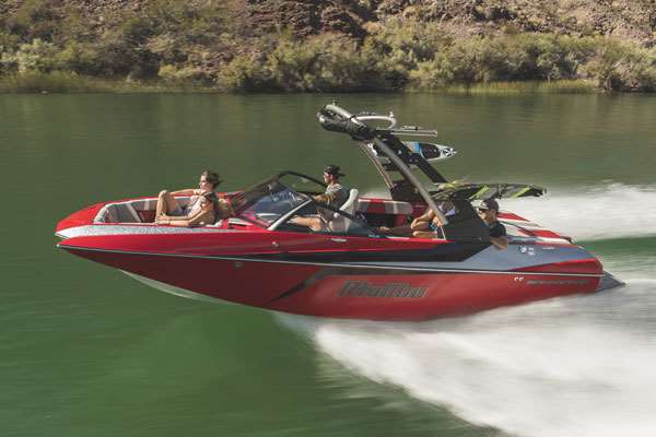 2019_Malibu_21MLX_Underway